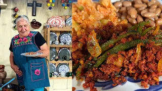 Guiso de Chorizo con Rajas y Arroz Rojo, Comida Completa y Bien Sabrosa