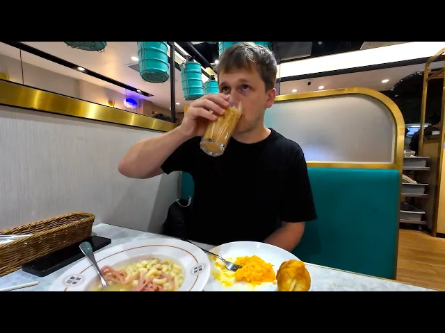 Trying a Classic Hong Kong Breakfast for the First Time! 🇭🇰