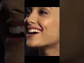 Ariana Grande Sings \