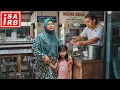 Lagu MAKAN NASI DENGAN GARAM SAHAJA !! - social experiment