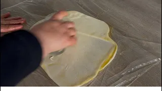 KAÇ TEPSİ YAPSANIZ HEPSİ FIRINDAN ÇIKTIĞI GİBİ BİTER‼️PUL PUL DÖKÜLEN BÖREK TARİFİ😋