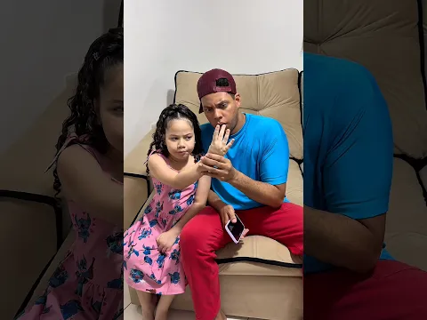 Tricking Dad with a magic trick 😰😱 #funny #funnymoments #mood #comedy #color #nature #like #shorts