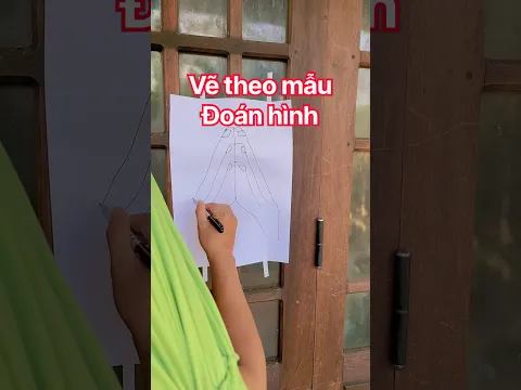Bố đoán xem con đang vẽ hình gì nhé