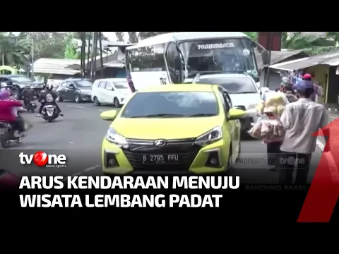 Antrean Kemacetan Jadi Berkah Bagi Pedagang Asongan di Bandung Barat