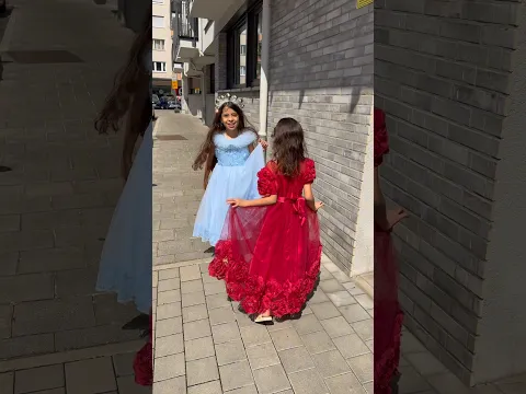 أصعب موقف صار معنا.. إيد مها علقت بالباب وانقرضت في حفلة عيد الميلاد! 🚪 صدمة عفاف!