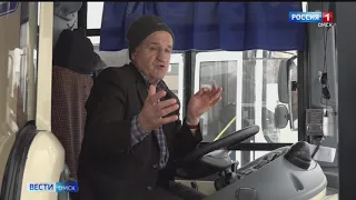 В городе не хватает техники, чтобы счищать снег у остановок