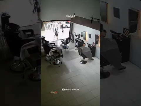 Bro made himself safe π±β¨ Glass door broken at salon #shorts #salon #glassdoor