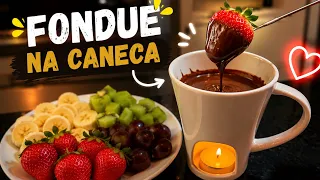 Fondue de chocolate na caneca para uma pessoa