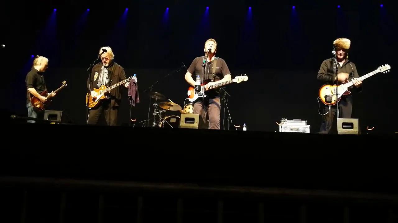 Randy Bachman - Medley of American Woman, Whole Lotta Love, American Woman - Aug 2018
