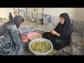 Reza is surprised to see a homeless woman in Sakineh's house: "Who is this woman?"