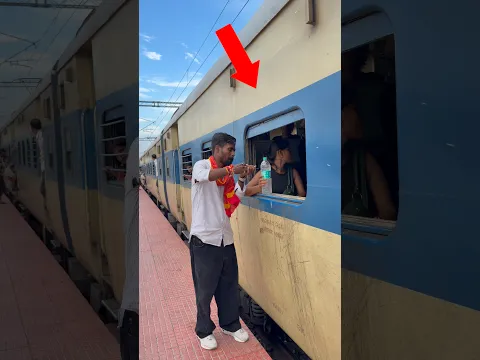 देखिए pani mein kya mila diya ladki behosh ho hai 🤣savdhan rahe satark rahe🙏￼