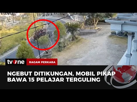 Melaju dengan Kecepatan Tinggi, Mobil Pikap Bawa 15 Pelajar Terguling