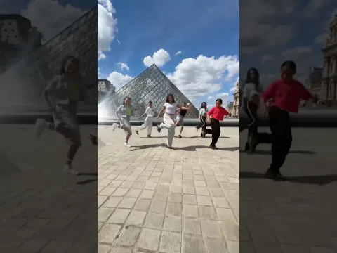 😱PHOTO DEVANT LE LOUVRE ! 📸 @Tayc  Note leur performance📝✍🏽 #trending #dancevideo #viral #paris