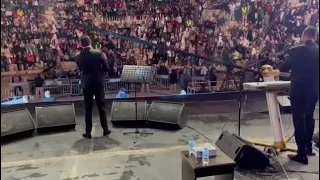 حسين الديك يغني سوا سوا على مسرح مهرجان جرش في الأردن  حسين الديك يغني سوا سوا على مسرح مهرجان جرش في الأردن