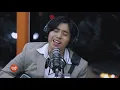Rob Deniel performs “Ulap” LIVE on Wish 107.5 Bus