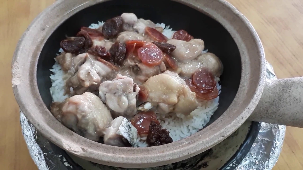 Geylang Road.   Swee Guan Hokkien Mee, Kwong Satay, Geylang Claypot Rice, The FishBall Story.