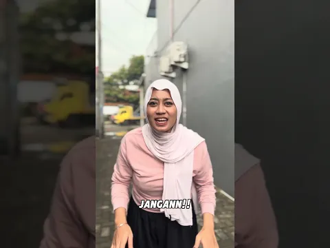 Bu si cici mau beli seblak buπ