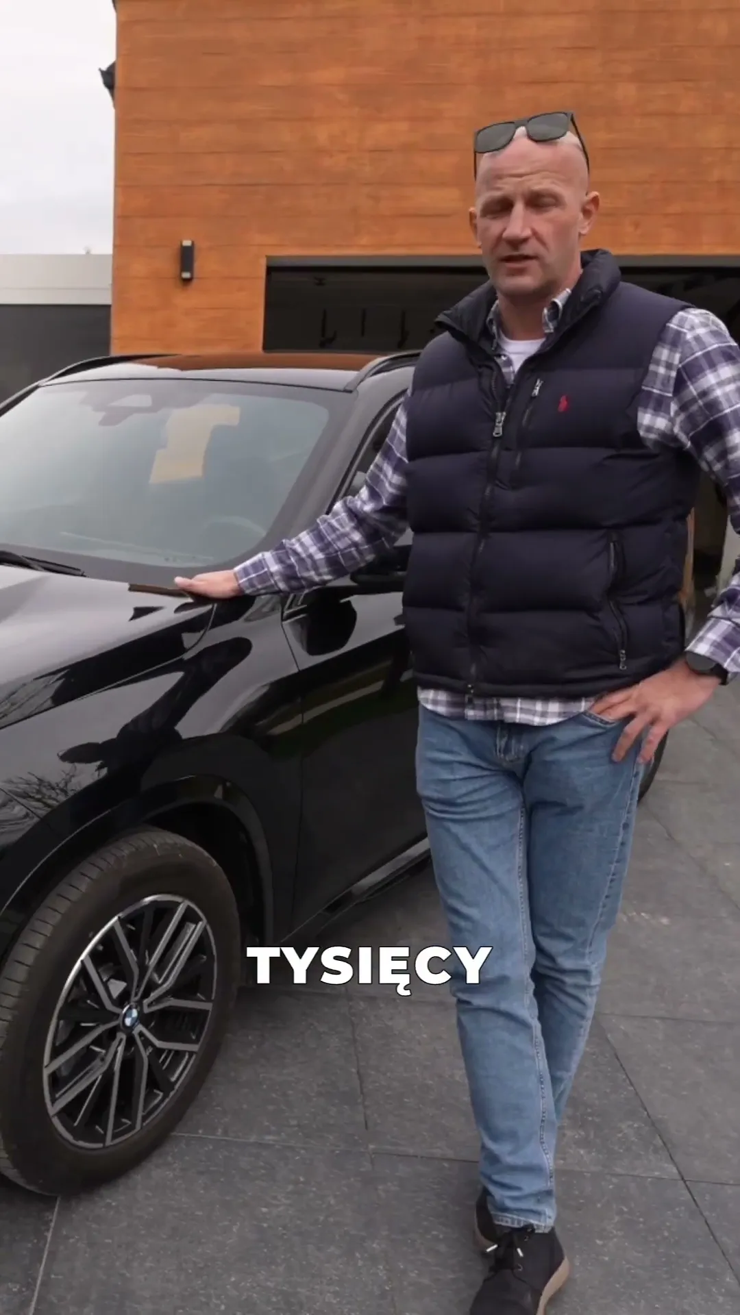 Silny zarobił, to sobie kupił. Bo tanio było #bmw #bmwix1 #findcar #caroseria #elektryk #shorts