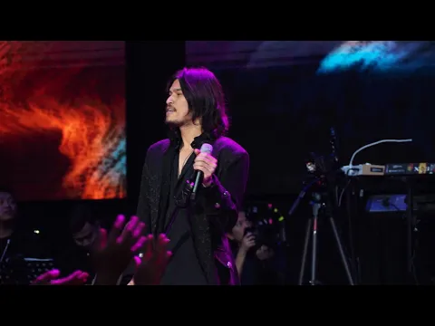 Download MP3 Bukan Cinta Manusia Biasa - Virzha - Dewa 19 - live kl - 30th anniversary