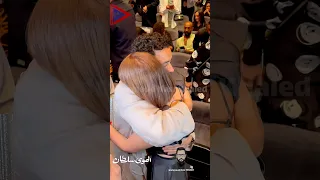 عناق احمد داوود ومنة شلبي في الاحتفال بعرض فيلمهم الهوي سلطان 
