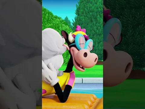 MINNIE MOUSE ajuda Pétala a perder o medo da água. 🐶💦