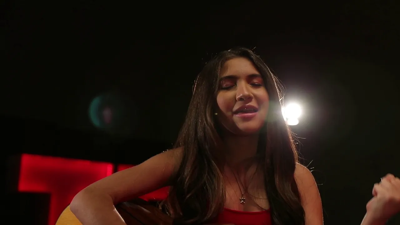 Shaira - Que Bonito Es Querer (Video Oficial)