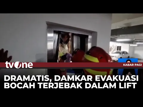 Evakuasi 5 Anak Terjebak dalam Lift, Korban Keluar dari Celah Sempit
