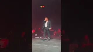 لحظة بكاء الفنان عاصي الحلاني عندما استذكر أمه في إحدى أغانيه 