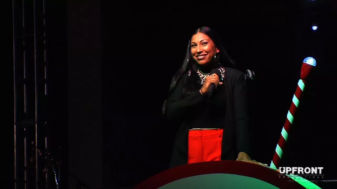 Melanie Fiona incredible performance of "It Kills Me" in the City Of Inglewood, CA