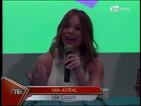 Mia Astral dicta conferencia Mi Locura es tu locura