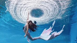 Download Underwater aesthetic vision | Beautiful mermaid swimming freely underwater唯美美人魚水下視覺 MP3
