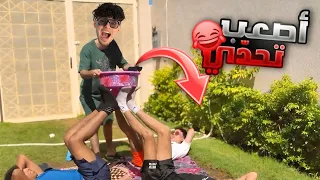 رجليهم اتثبتت والمية فوقهم واللي يتحرك يخسر 10 000 جنيه 