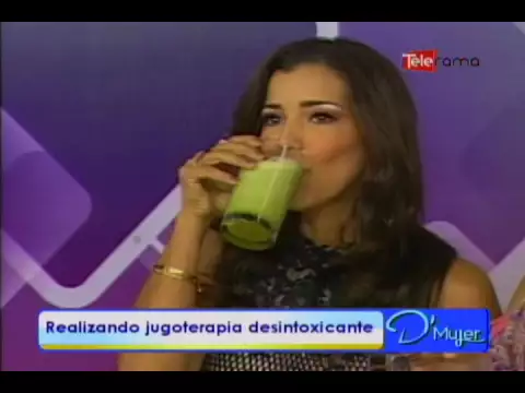 Realizando jugoterapia desintoxicante