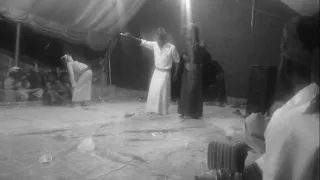 تصميم هواش ما تضحـك الا وهي تشتي تبكينا 