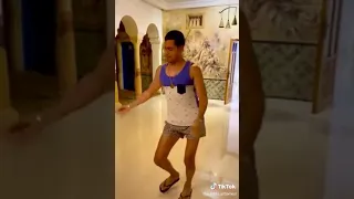 رقص حسن شاكوش وعمر كمال بعد التحدي دندنها