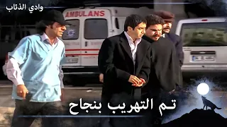 عبدالحي والشباب يهربون مراد من المشفى بنجاح وادي الذئاب الحلقة 93 