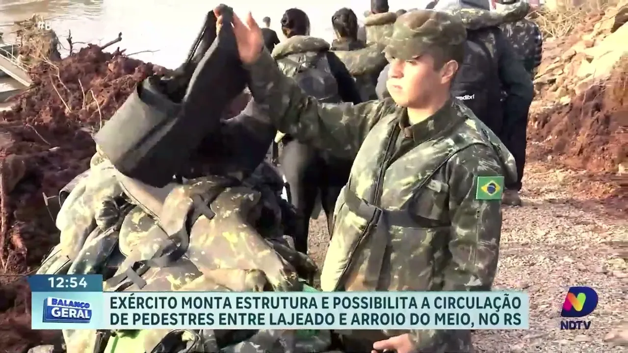 Exército constrói ponte flutuante para conectar Lajeado e Arroio do Meio, no RS