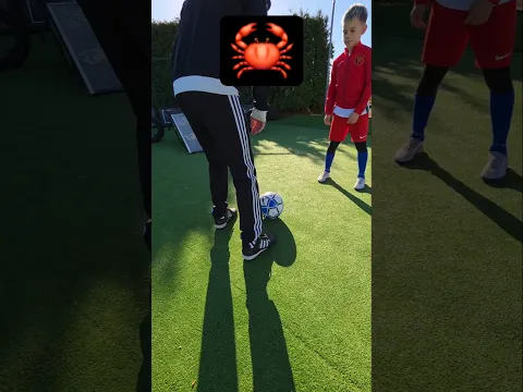 Crab 🦀 A very interesting way to Panna ! Tutorial For You 👈 #trenerdryblingu #football #skiils