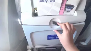 United Airlines Airbus A319 A look at the overhead seat
