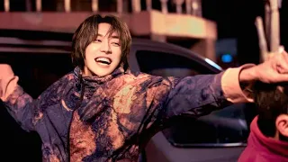 زعيم مافيا سايكو بيتعالج عند دكتورة نفسية بيوزع سلاح على الناس علشان يقتلوا بعض وياخدوا حقهم بنفسهم 