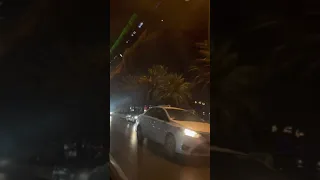 اعشق البيضاء ولا اعشق السمراء    عمرو دياب دندنها