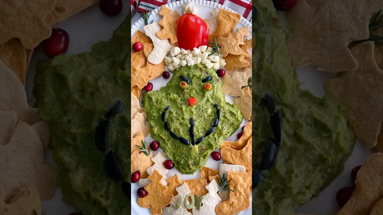 Grinch Guacamole is the perfect holiday appetizer! #food #recipe #guacamole #grinch