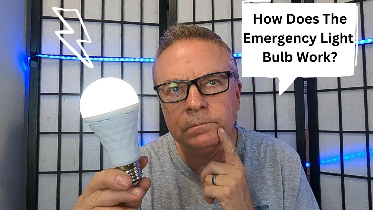 HOW DOES THE EMERGENCY LIGHT BULB WORK?  BoRccdit