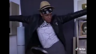 عطني شامبو العماني ترا هزه ابو فله متعوب عليها انصحك تدخل الفيديو ضحك       ابو فله دندنها