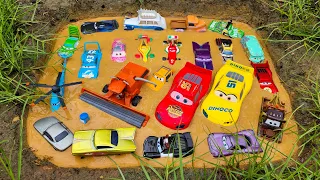 Membersihkan Mainan Disney Pixar Cars, Lightning McQueen, Sterling Dunn, Tow Mater, Chick Hicks