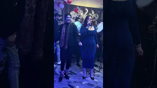 رحمة محسن ونسرين ايمن مولعين الدنيا على المسرح رحمه محسن نسرين أيمن نسرين اسند ضهرك 