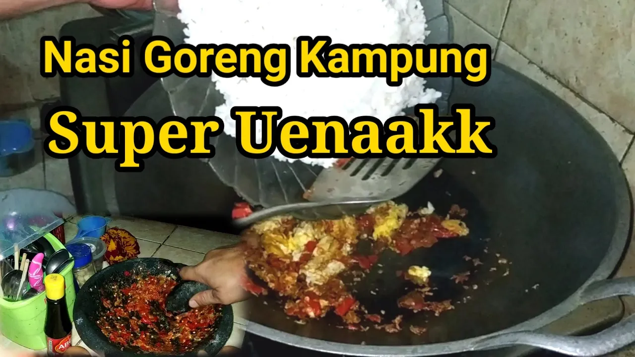 CARA PEDAGANG KAKI LIMA MEMBUAT NASI GORENG. 