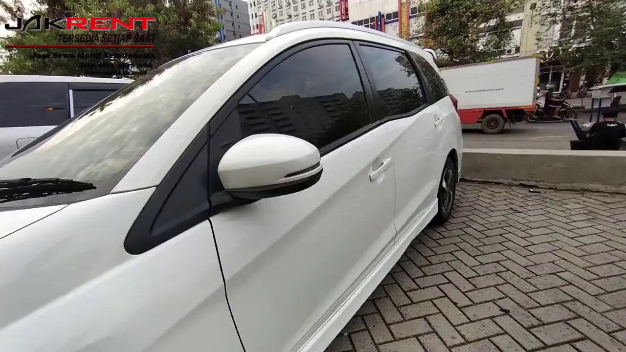 Sewa Mobil Mewah MURAH BMW seri 3 Tangerang Bogor Depok Bekasi Jakarta