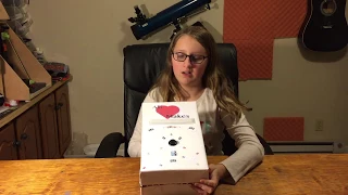 Alli Makes A Valentine Box