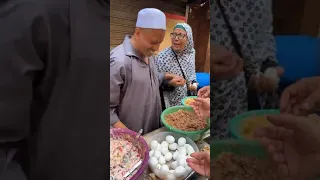 عم إبراهيم يوزع فى الحسين دندنها
